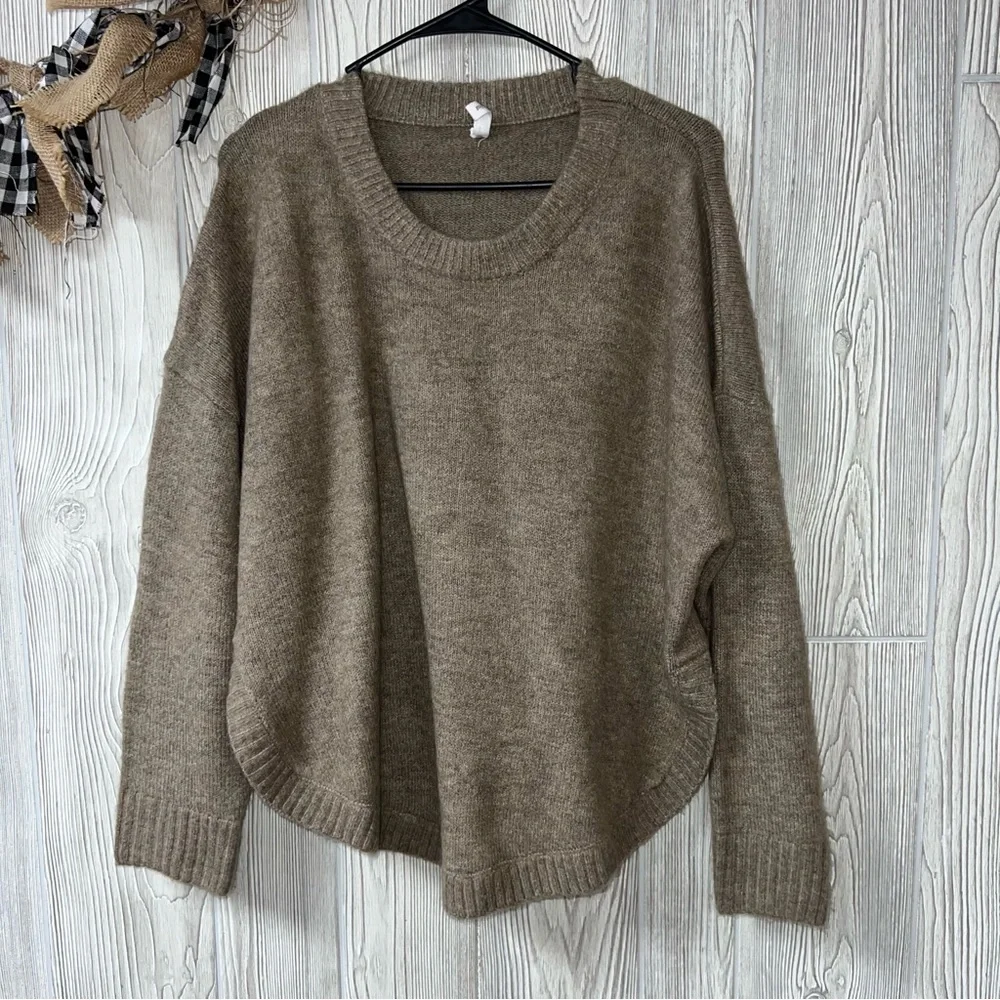 Dry goods wishlist trudy Pullover Shirttail Sweater taupe nwot size S/M